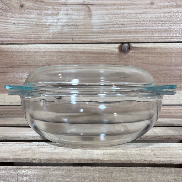 Vintage Pyrex Ovenware Bowl with Lid, 1 1/2 Quart, Clear Made in USA - Picture 3 of 11